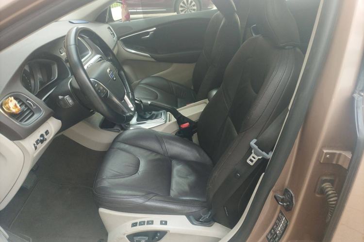 Used Volvo V40 2013 2.0T Zhiya Edition Left Front Seat