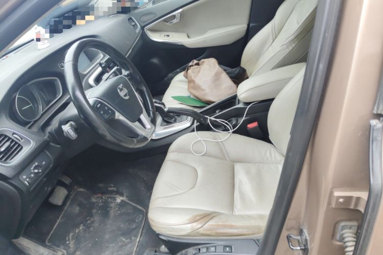 Used Volvo V40 2013 2.0T Zhiya Edition Left Front Seat