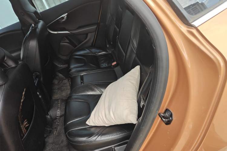 Used Volvo V40 2013 2.0T Zhiya Edition Left Rear Seat