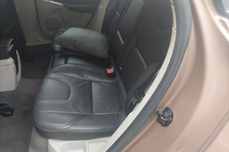 Used Volvo V40 2013 2.0T Zhiya Edition Left Rear Seat