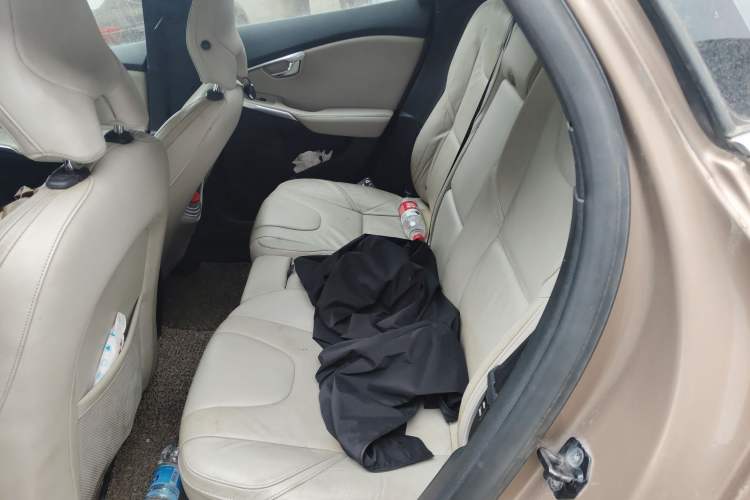 Used Volvo V40 2013 2.0T Zhiya Edition Left Rear Seat