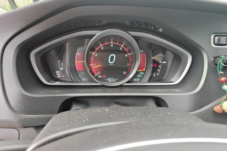 Used Volvo V40 2013 2.0T Zhiya Edition Odometer Close Up