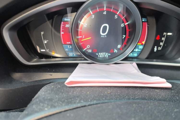 Used Volvo V40 2013 2.0T Zhiya Edition Odometer Close Up