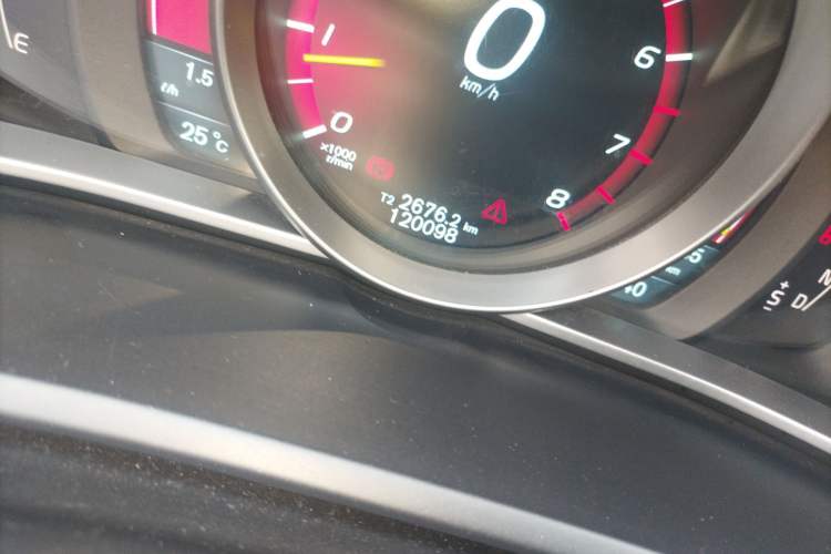 Used Volvo V40 2013 2.0T Zhiya Edition Odometer Close Up