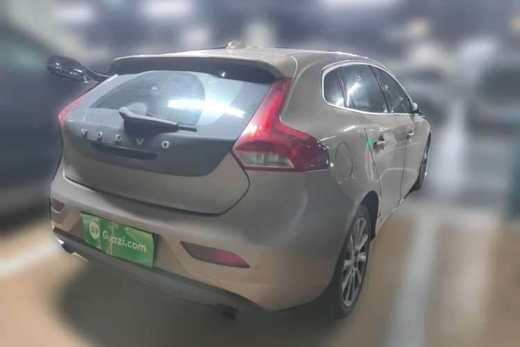 Used Volvo V40 2013 2.0T Zhiya Edition Rear Right 45 Deg