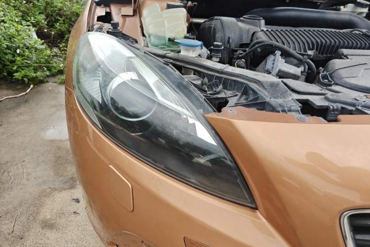 Used Volvo V40 2013 2.0T Zhiya Edition Right Front Headlight
