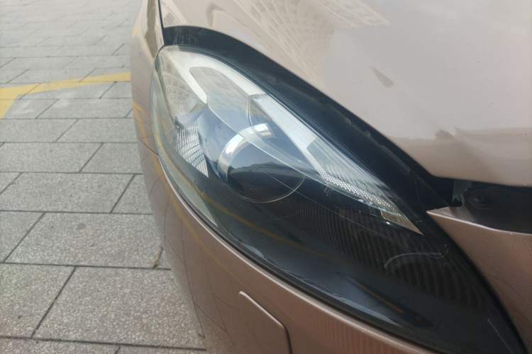 Used Volvo V40 2013 2.0T Zhiya Edition Right Front Headlight