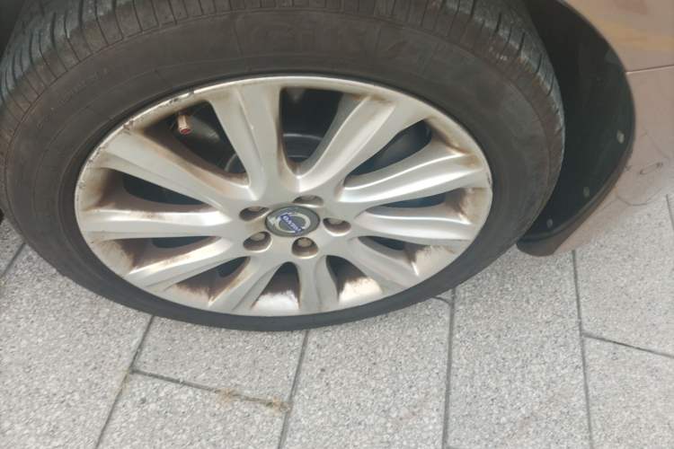 Used Volvo V40 2013 2.0T Zhiya Edition Right Front Wheel Hub