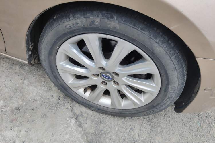 Used Volvo V40 2013 2.0T Zhiya Edition Right Front Wheel Hub