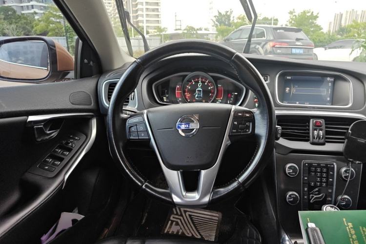 Used Volvo V40 2013 2.0T Zhiya Edition Steering Wheel
