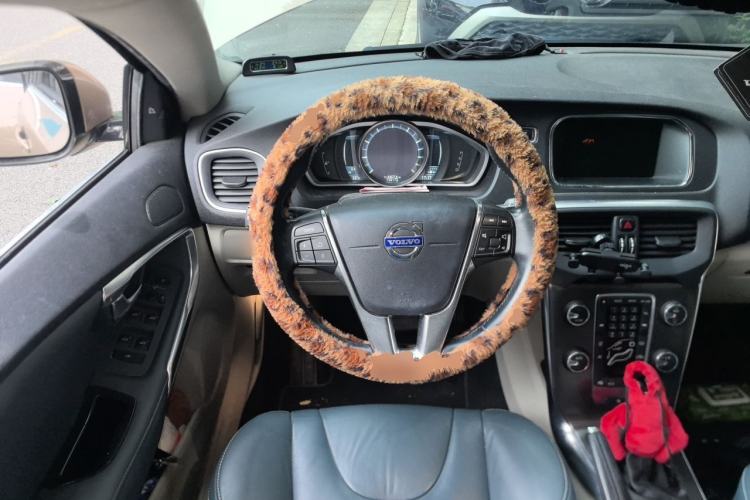 Used Volvo V40 2013 2.0T Zhiya Edition Steering Wheel