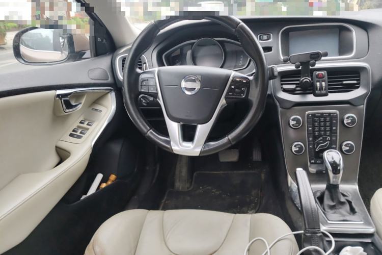 Used Volvo V40 2013 2.0T Zhiya Edition Steering Wheel