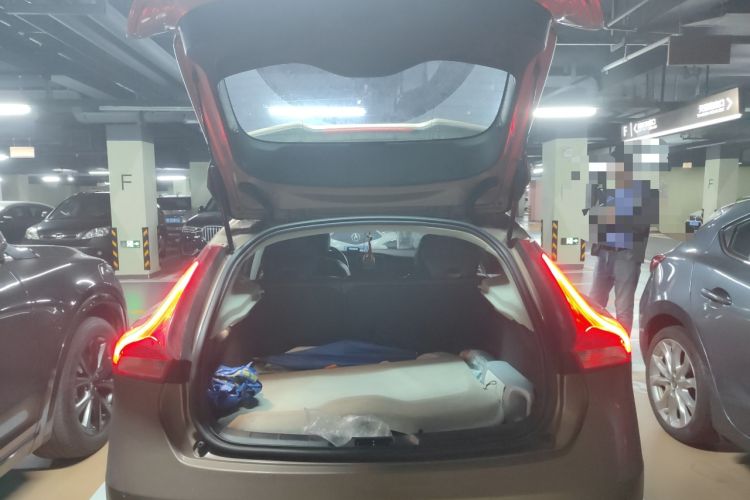 Used Volvo V40 2013 2.0T Zhiya Edition Trunk