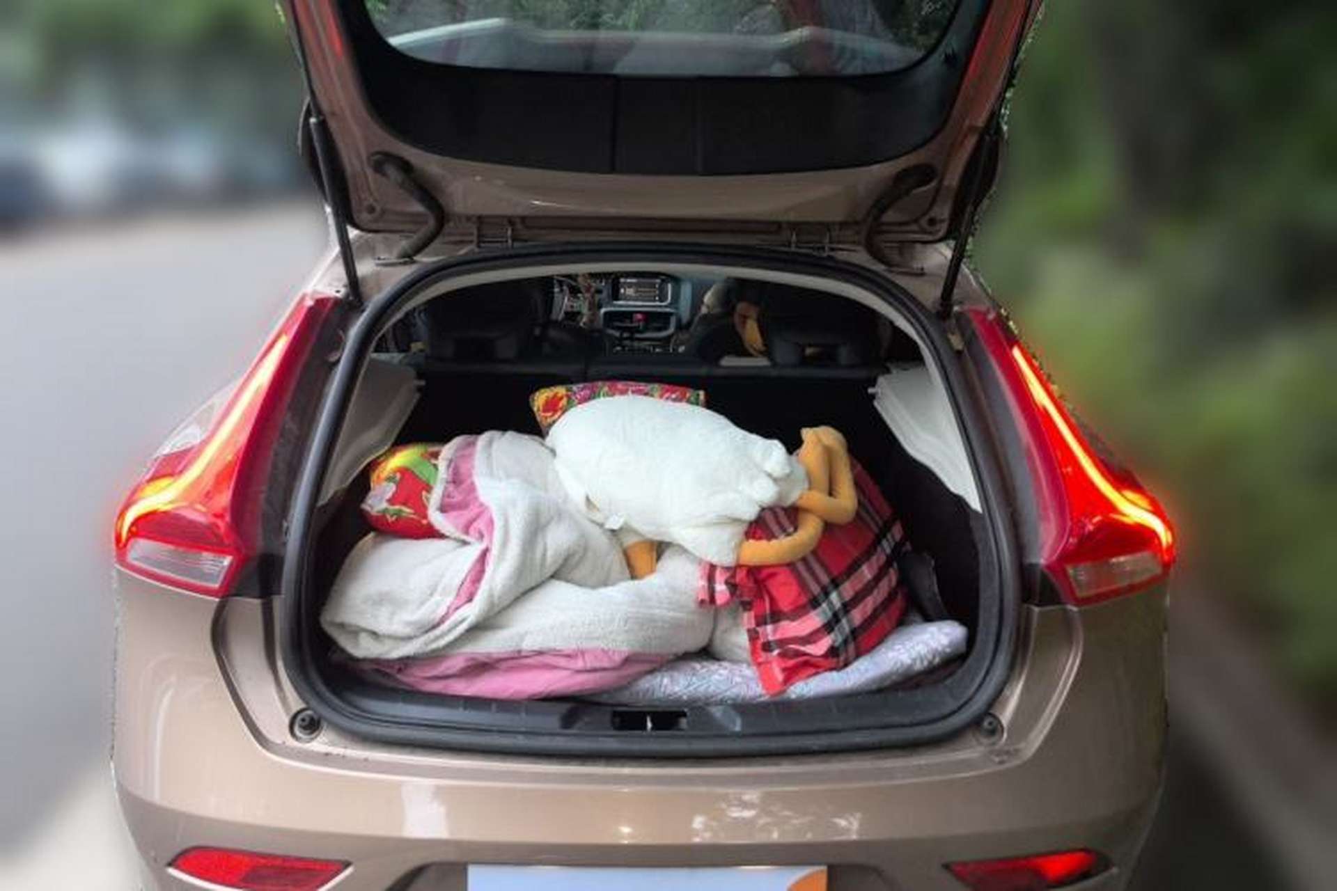 Used Volvo V40 2013 2.0T Zhiya Edition Trunk
