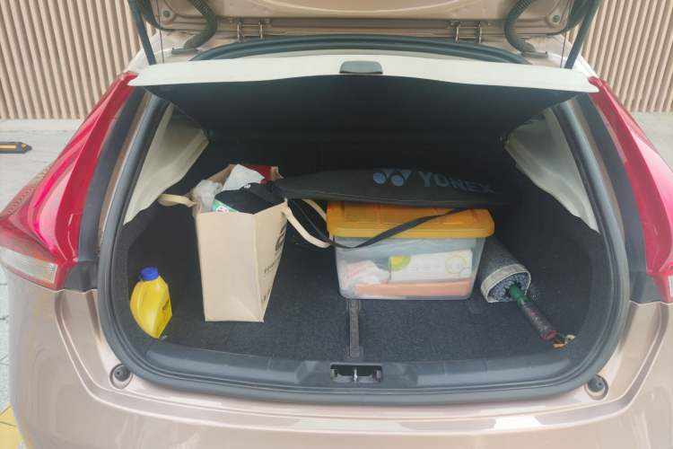 Used Volvo V40 2013 2.0T Zhiya Edition Trunk