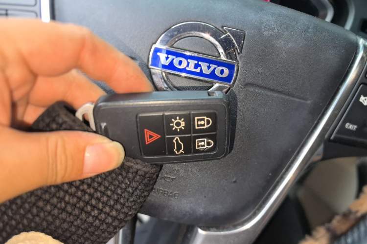 Used Volvo V40 2013 2.0T Zhiya Edition Vehicle Key