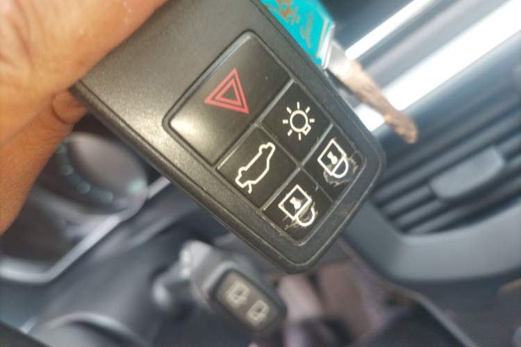 Used Volvo V40 2013 2.0T Zhiya Edition Vehicle Key