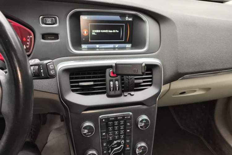 Used Volvo V40 2013 2.0T Zhiya Edition Audio And AC Panel