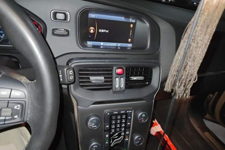 Used Volvo V40 2013 2.0T Zhiya Edition Audio And AC Panel