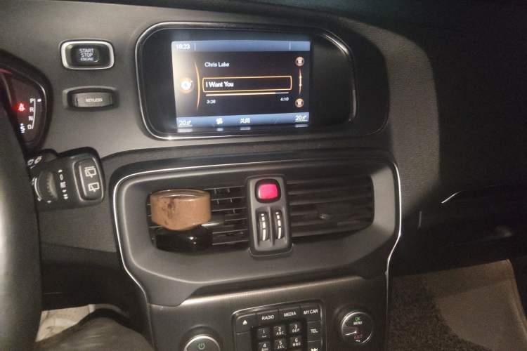 Used Volvo V40 2013 2.0T Zhiya Edition Audio And AC Panel
