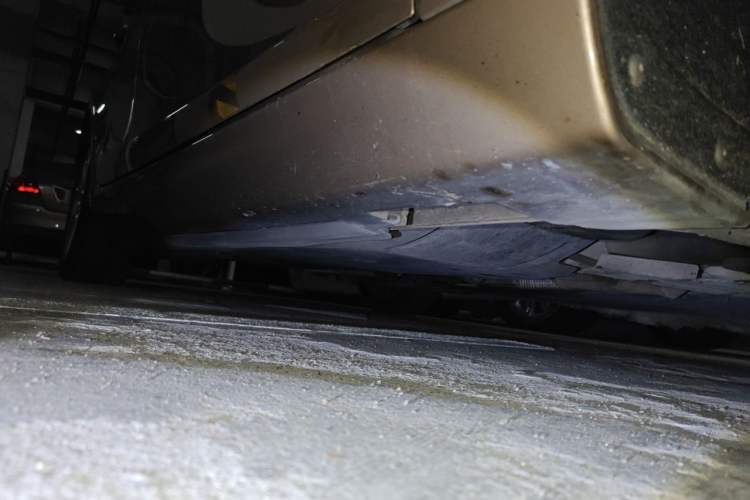 Used Volvo V40 2013 2.0T Zhiya Edition Chassis Front Right
