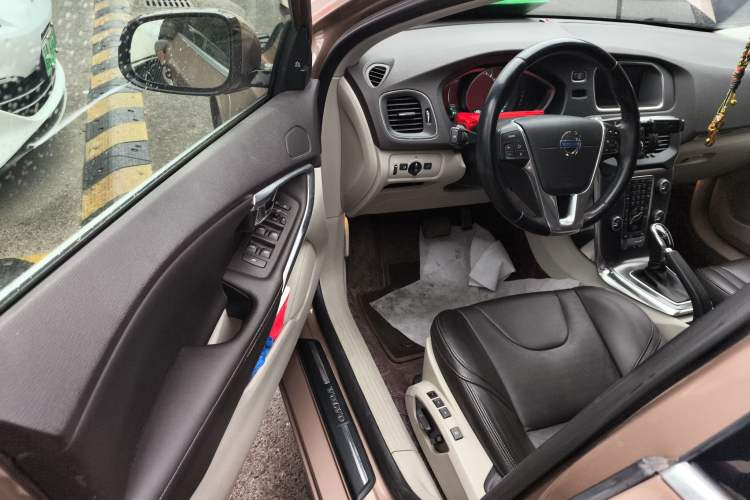 Used Volvo V40 2013 2.0T Zhiya Edition Driver Seat