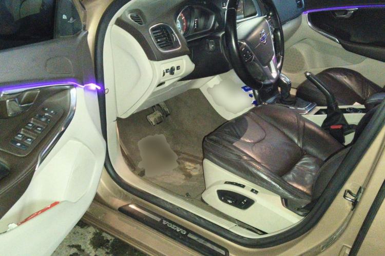 Used Volvo V40 2013 2.0T Zhiya Edition Driver Seat