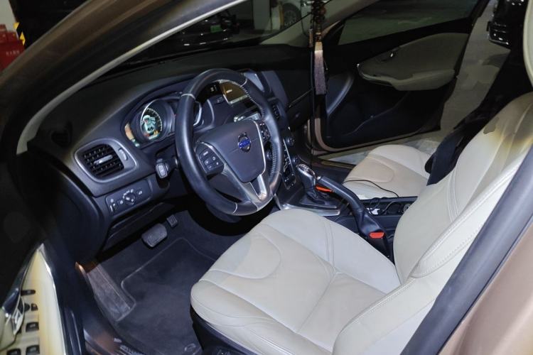 Used Volvo V40 2013 2.0T Zhiya Edition Driver Seat
