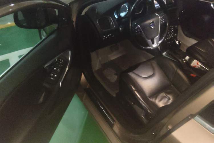 Used Volvo V40 2013 2.0T Zhiya Edition Driver Seat