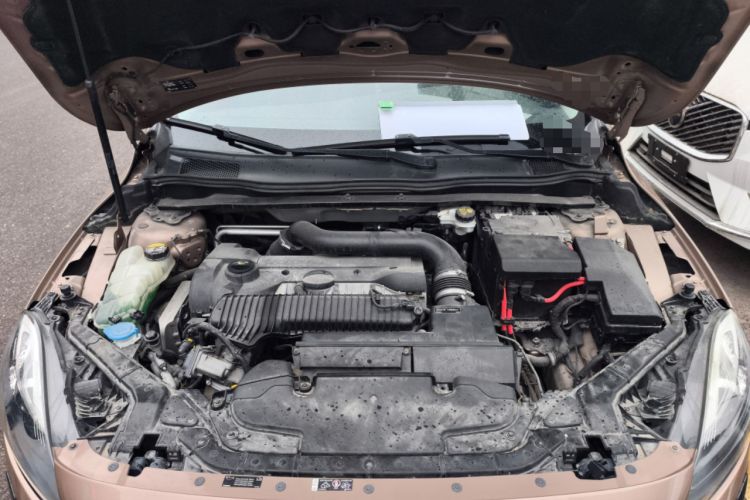 Used Volvo V40 2013 2.0T Zhiya Edition Engine Bay