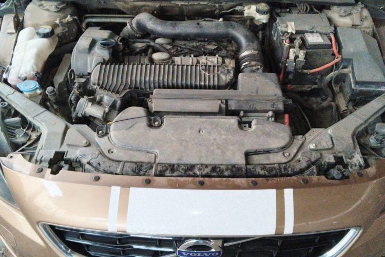 Used Volvo V40 2013 2.0T Zhiya Edition Engine Bay