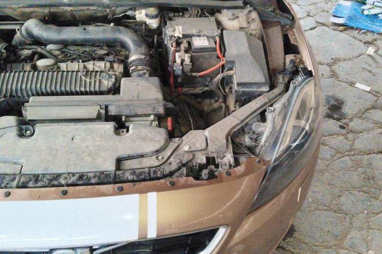 Used Volvo V40 2013 2.0T Zhiya Edition Engine Bay Left