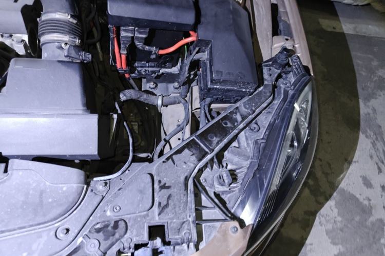 Used Volvo V40 2013 2.0T Zhiya Edition Engine Bay Left