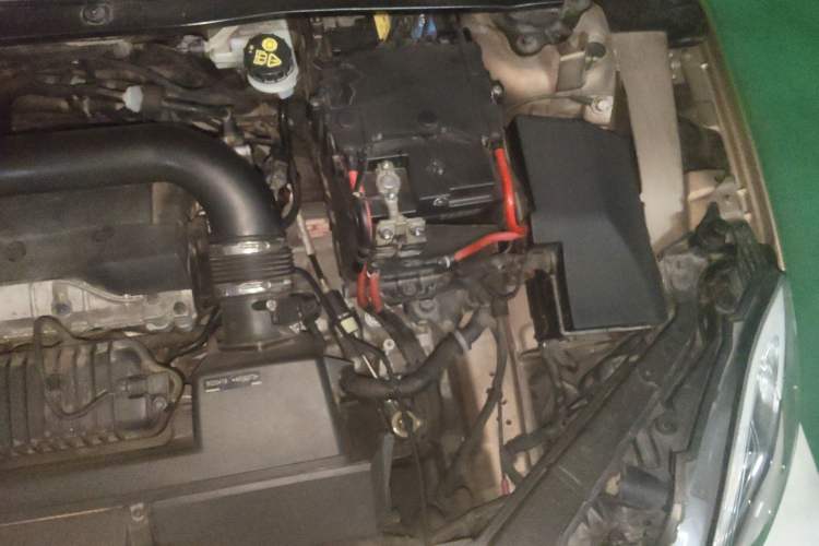 Used Volvo V40 2013 2.0T Zhiya Edition Engine Bay Left