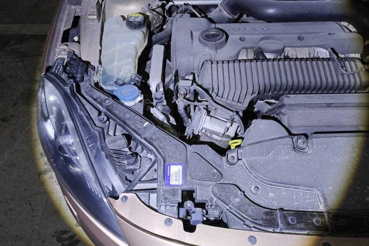Used Volvo V40 2013 2.0T Zhiya Edition Engine Bay Right