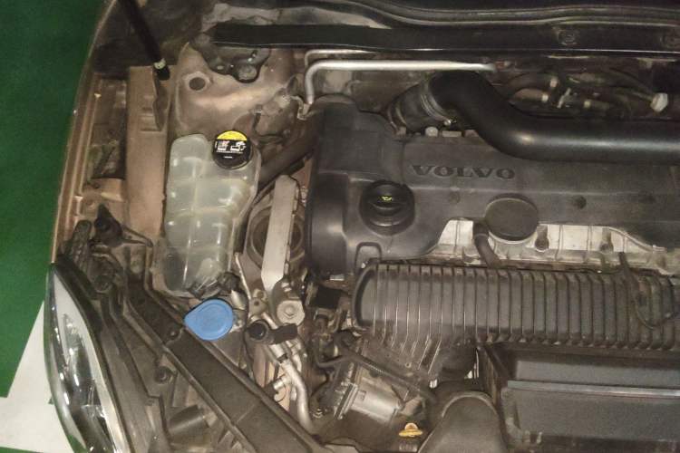 Used Volvo V40 2013 2.0T Zhiya Edition Engine Bay Right