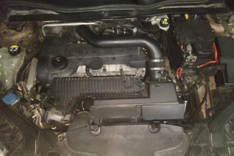 Used Volvo V40 2013 2.0T Zhiya Edition Engine Bay