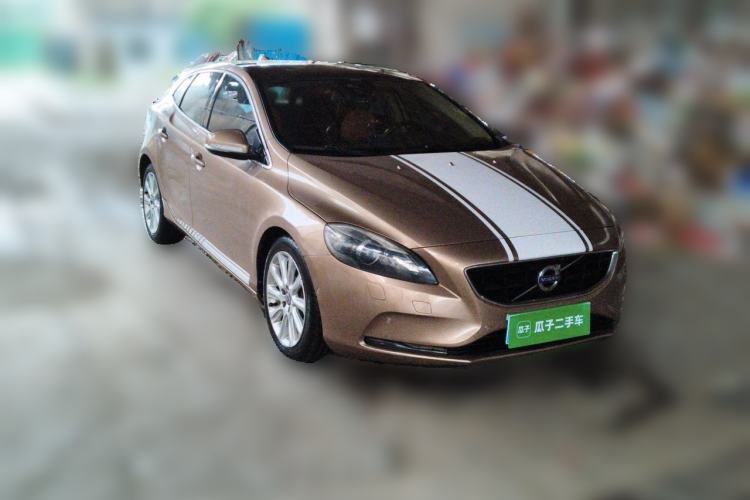 Used Volvo V40 2013 2.0T Zhiya Edition Front Right 45 Deg