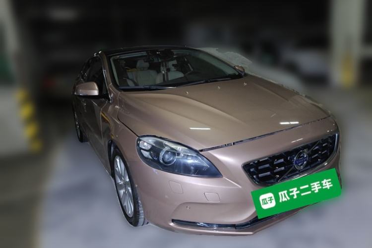 Used Volvo V40 2013 2.0T Zhiya Edition Front Right 45 Deg