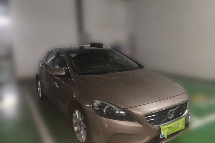 Used Volvo V40 2013 2.0T Zhiya Edition Front Right 45 Deg