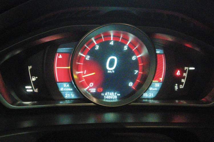 Used Volvo V40 2013 2.0T Zhiya Edition Instrument Cluster