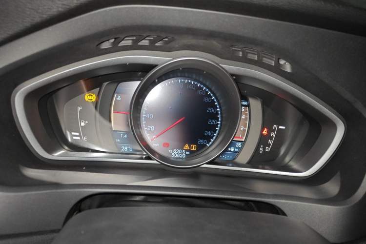 Used Volvo V40 2013 2.0T Zhiya Edition Instrument Cluster