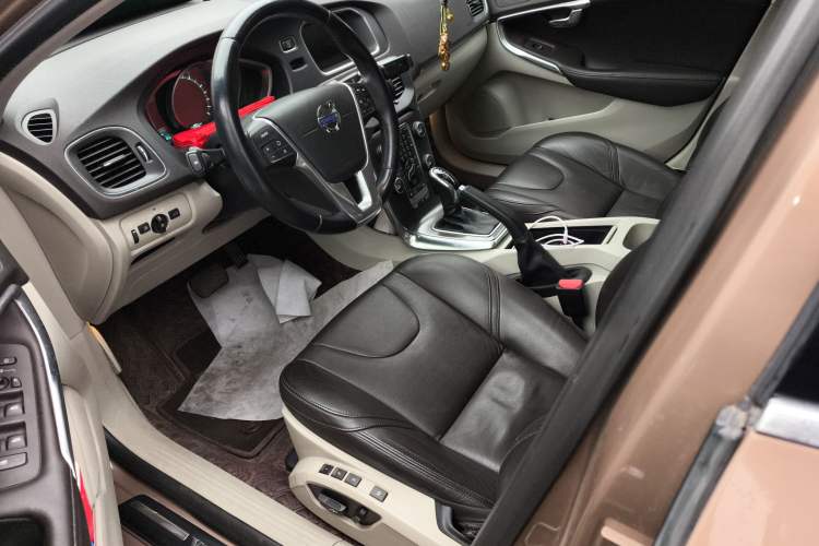 Used Volvo V40 2013 2.0T Zhiya Edition Left Front Seat