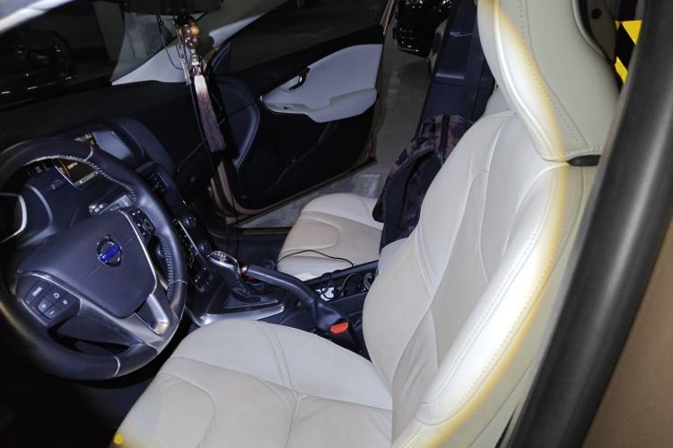 Used Volvo V40 2013 2.0T Zhiya Edition Left Front Seat