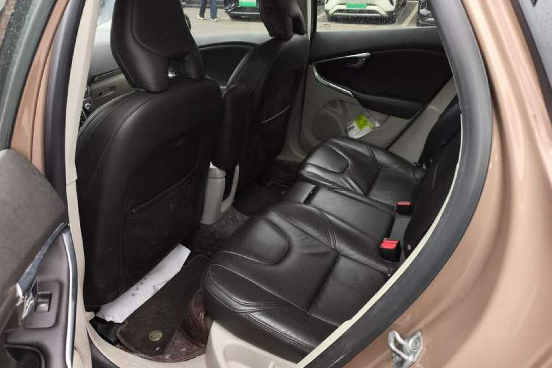 Used Volvo V40 2013 2.0T Zhiya Edition Left Rear Seat