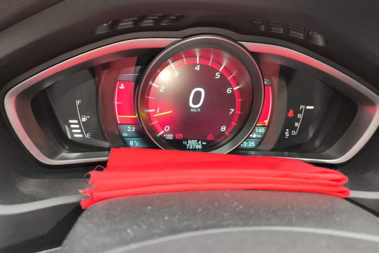 Used Volvo V40 2013 2.0T Zhiya Edition Odometer Close Up