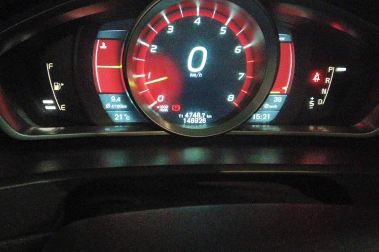 Used Volvo V40 2013 2.0T Zhiya Edition Odometer Close Up