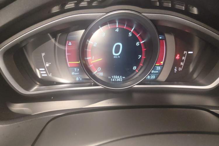Used Volvo V40 2013 2.0T Zhiya Edition Odometer Close Up
