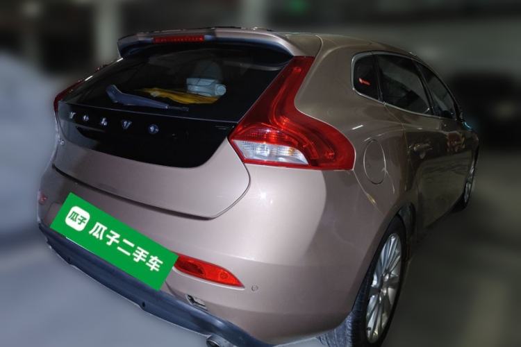 Used Volvo V40 2013 2.0T Zhiya Edition Rear Right 45 Deg