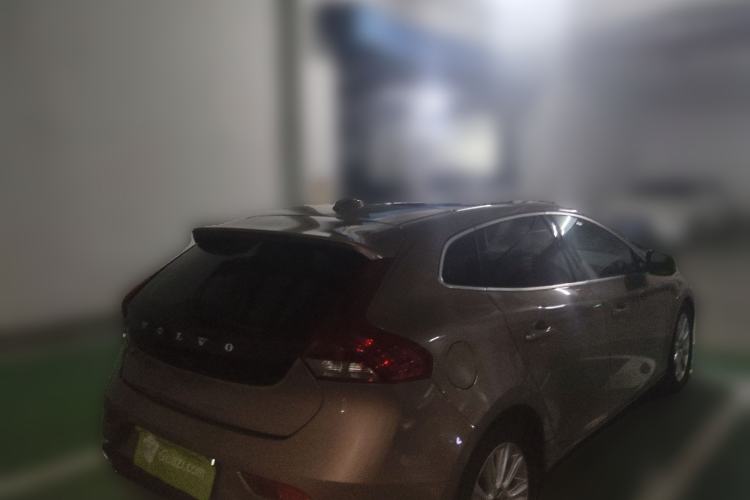 Used Volvo V40 2013 2.0T Zhiya Edition Rear Right 45 Deg